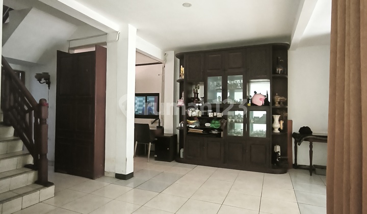Well-Maintained House in a Strategic Location on Jl. Pondok Emas, Pondok Pinang, South Jakarta