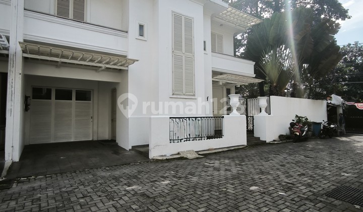 Townhouse Eksklusif di Kawasan Premium Kemang