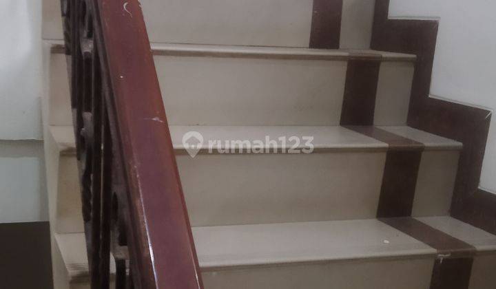 Rumah 2 Lantai Hadap Timur Carport 2 Mobil di Intercon 9
