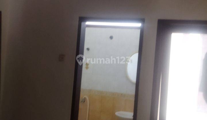 Rumah 2 Lantai Hadap Timur Carport 2 Mobil di Intercon 11