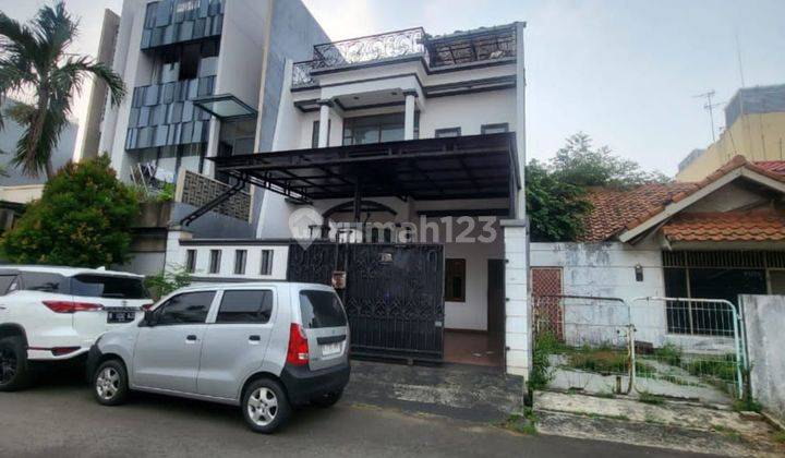 J1567-CBm2% Rumah 2 lantai 8x18 m2 jln 2 mbl hadap selatan permata buana 1