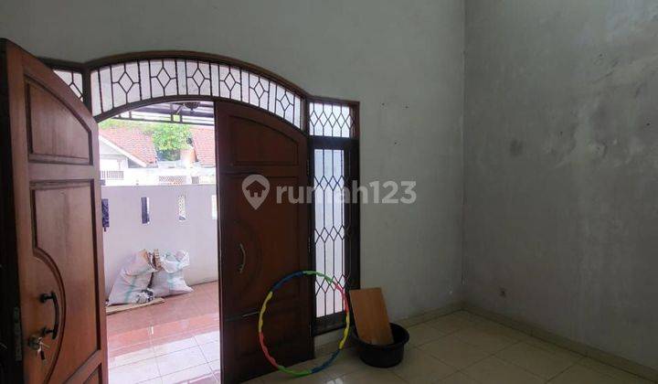 J1567-CBm2% Rumah 2 lantai 8x18 m2 jln 2 mbl hadap selatan permata buana 2