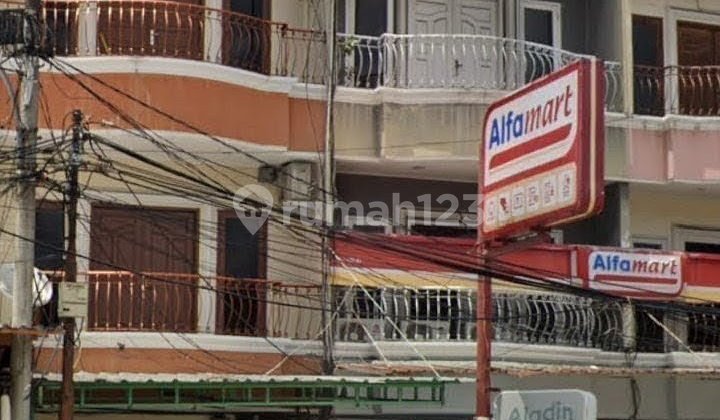 S2303-Cbx2% 3-Story Shop House + Concrete Roof 5X18 M2 South-Facing, Accessible for 2 Wide Cars on a Busy Street in Taman Ratu Raya 1