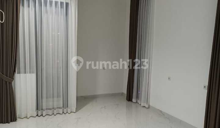S2011-cbl5 Rumah Baru 3 Lantai 7x10,5 M2 Hadap Timur Jalan Lebar 3 Mobil Taman Ratu 2