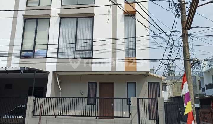 S2011-cbl5 Rumah Baru 3 Lantai 7x10,5 M2 Hadap Timur Jalan Lebar 3 Mobil Taman Ratu 1