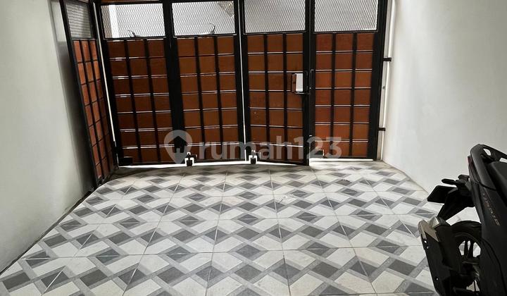 S2147-cb%0£ Rumah 3 Lantai 40/120 M2 Jalan 1 Mobil Kecil Dekat Ke Jln 2 Mbl Hadap Barat Di Sasak Kebon Jeruk S2147-cb%0£ Rumah 3 Lantai 40/120 M2 Jalan 1 Mobil Kecil Dekat Ke Jln 2 Mbl Hadap Barat Di Sasak Kebon Jeruk