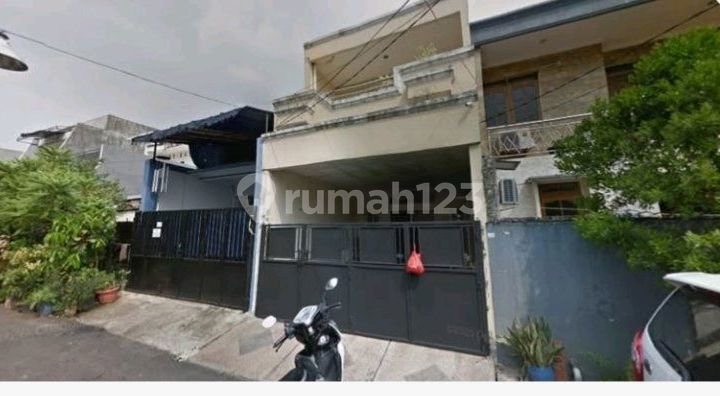 S2250-€1Ll Rumah 2,5 Lantai Lt/Lb 64/98 M2 Hadap Timur Laut Jalan 2 Mobil di Duri Kepa