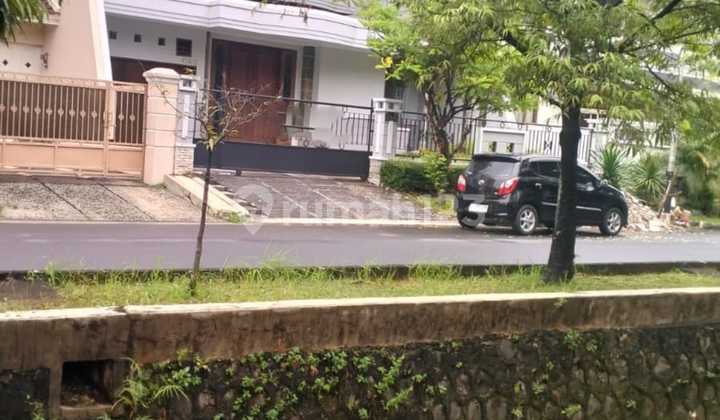 S2051-Cbl1l Rumah 2 Lantai 12X20/390 M2 Jalan 4 Mobil Hadap Utara di Puri Botanical / Mega Kebon Jeruk