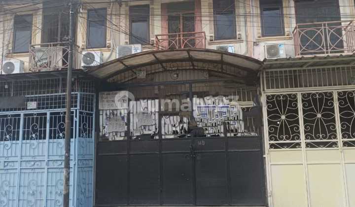 J2050-rfw House like a shop house 3.5 floors 4x15 M2 facing South, 2m road, furnished Jelambar.