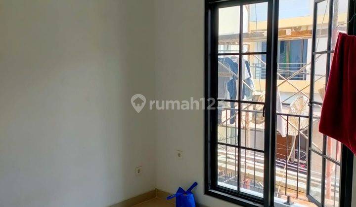 J1666-Cbl5 Rumah Baru 3 Lantai 3,5x17 M2 Hadap Utara Jalan 2 Mbl Taman Ratu 2