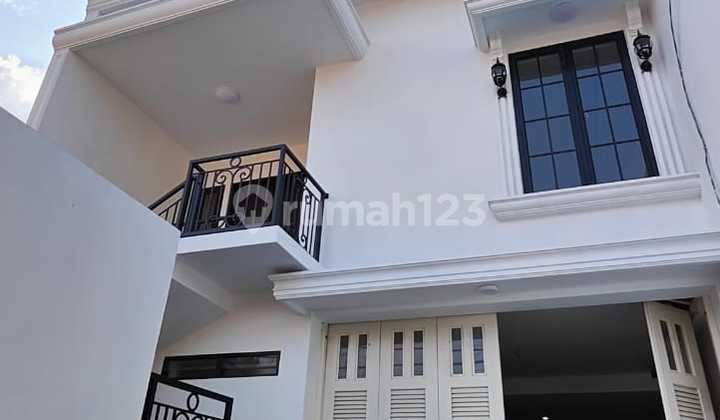 S2052-cb35+&f Rumah Baru 3 Lantai 7x29/450 M2 Hadap Timur Carport 4 Mbl Di Kebon Jeruk Jalan Lapangan Bola
