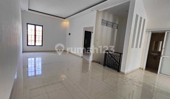 S2052-cb35+&f Rumah Baru 3 Lantai 7x29/450 M2 Hadap Timur Carport 4 Mbl Di Kebon Jeruk Jalan Lapangan Bola 2