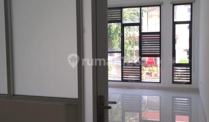 S2336-5+3P# 3-Storey Shop House + Rooftop 4.5X13.5 M2 Wide Road Accessible for 4 Cars, Two-Way Street Facing River in Taman Ratu 2