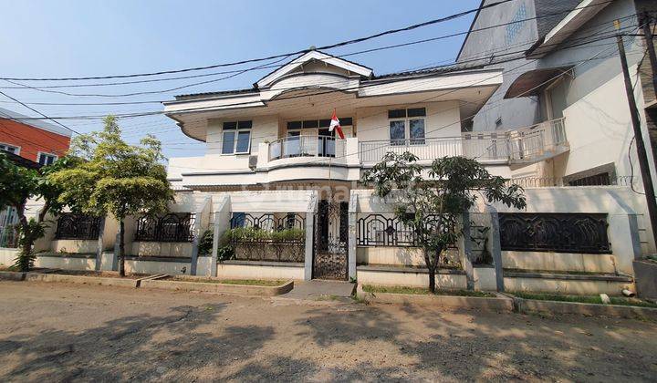 Dijual Rumah Hoek Strategis di Jalan Utama Harapan Indah Bekasi 1