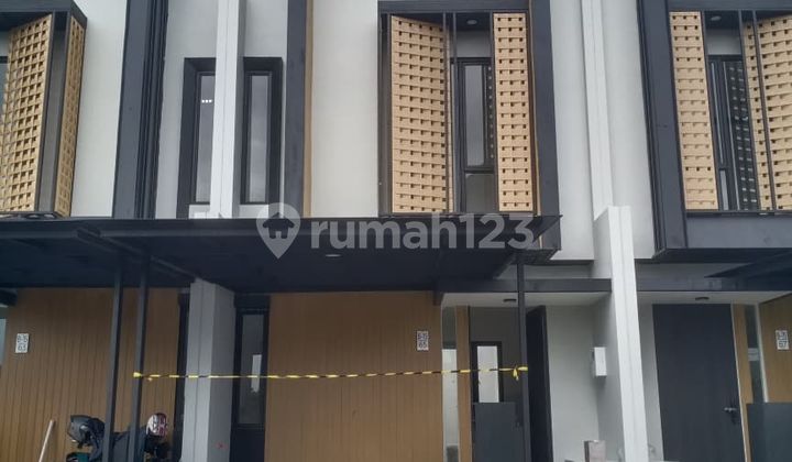 Disewakan Rumah Baru 3 Lantai Jgc Cluster Mahakam, Jakarta Disewakan Rumah Baru 3 Lantai Jgc Cluster Mahakam, Jakarta