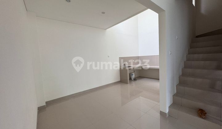 For Sale 2-Story House in Lavesh Cluster Harapan Indah Bekasi 2