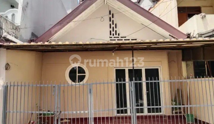 Most Strategic and Affordable House in Bendungan Hilir, Tanah Abang, Central Jakarta