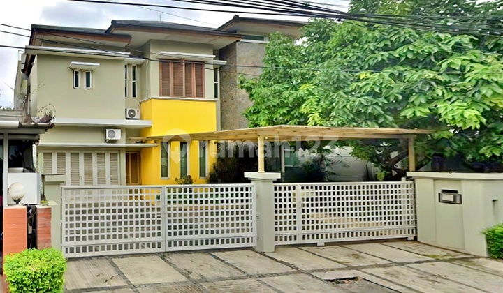 Rumah 2 Lantai di Jalan Hang Jebat, Kebayoran Baru, Jakarta Selatan