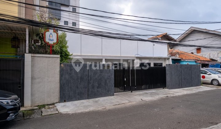 Rumah Kost 17 Kamar di Jalan Utama Mampang Prapatan, Jakarta Selatan Rumah Kost 17 Kamar di Jalan Utama Mampang Prapatan, Jakarta Selatan