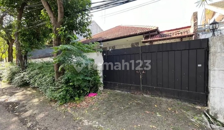 Rumah 2 Lantai Area Jalan Cipaku, Kebayoran Baru, Jakarta Selatan