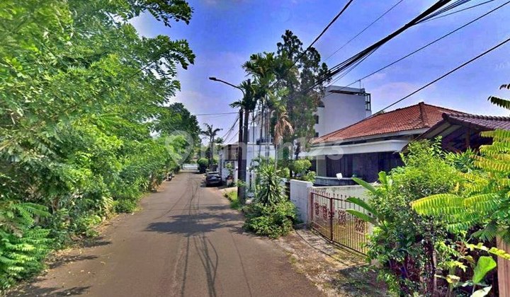 Asri House in the Villa Pejaten Mas Complex, West Pejaten, Pasar Minggu, South Jakarta Asri House in the Villa Pejaten Mas Complex, West Pejaten, Pasar Minggu, South Jakarta