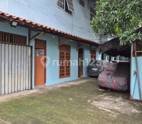 2-Story House in a Strategic Area on Jalan Johar Baru, Central Jakarta 2