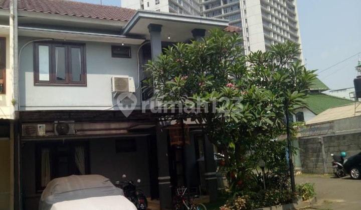 Beautiful 2-Story House in Ragunan Cluster, South Jakarta Beautiful 2-Story House in Ragunan Cluster, South Jakarta
