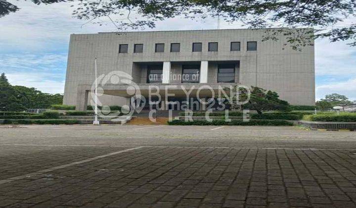 Gedung Fungsional di Kawasan Ramai Usaha Otista, Bandung 2