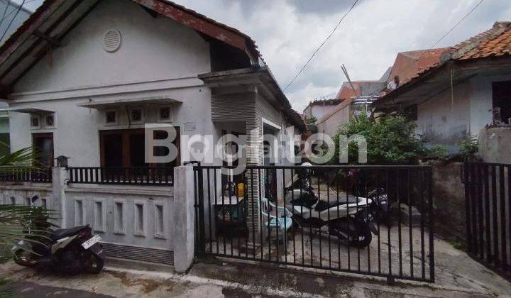 Rumah pojok lokasi strategis 1