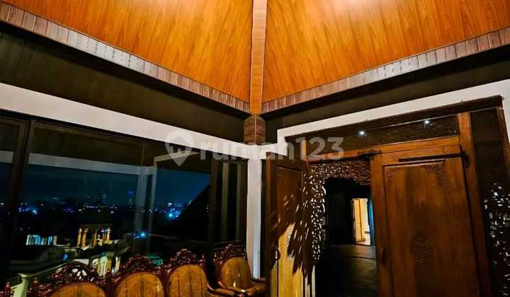 Rumah dengan Fasilitas Super Mewah di Pantai Mutiara 15