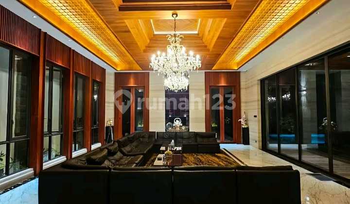 Rumah dengan Fasilitas Super Mewah di Pantai Mutiara 9