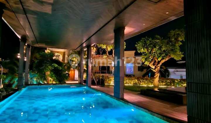 Rumah dengan Fasilitas Super Mewah di Pantai Mutiara 8