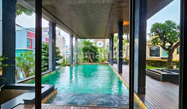 Rumah dengan Fasilitas Super Mewah di Pantai Mutiara 12