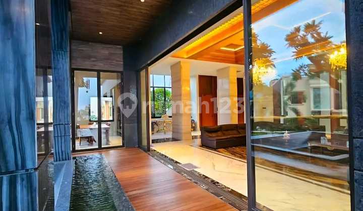 Rumah dengan Fasilitas Super Mewah di Pantai Mutiara 7
