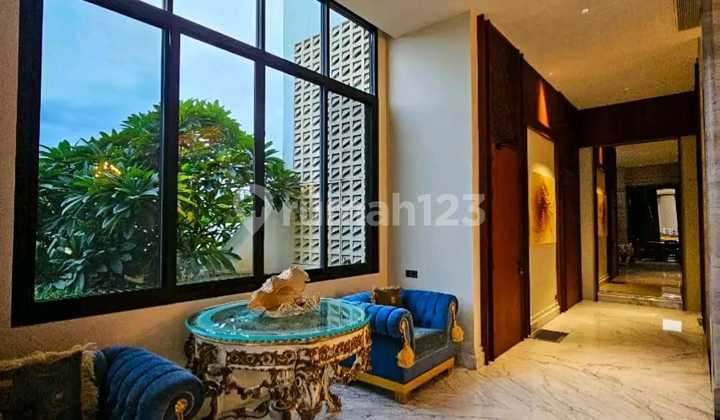 Rumah dengan Fasilitas Super Mewah di Pantai Mutiara 10