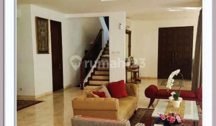 Rumah SHM Asri Letsk Strategis Ada Kolam Renang