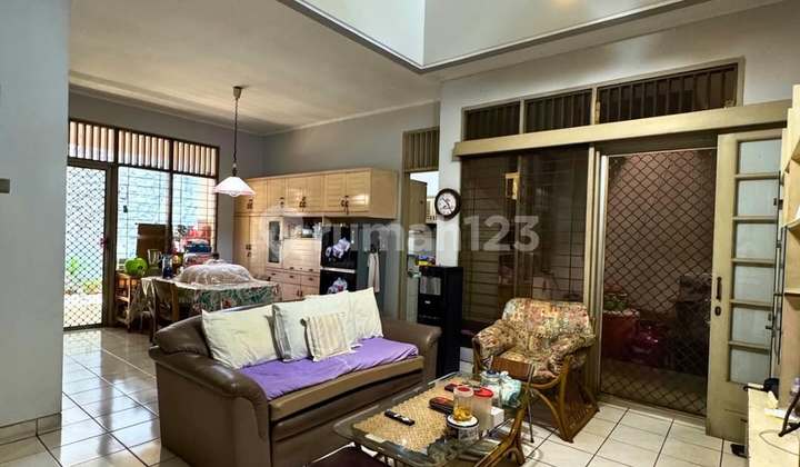 Dijual Rumah Lama Terawat di Pondok Indah, Jakarta Selatan. Dijual Rumah Lama Terawat di Pondok Indah, Jakarta Selatan.