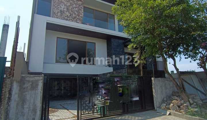 RUMAH GRAHA FAMILI Blok VC NEW, Minimalis, Full Basement, Lift Schindler