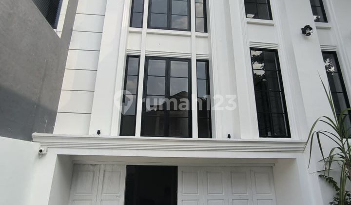 CLASSIC HOUSE - GRAHA FAMILY 2