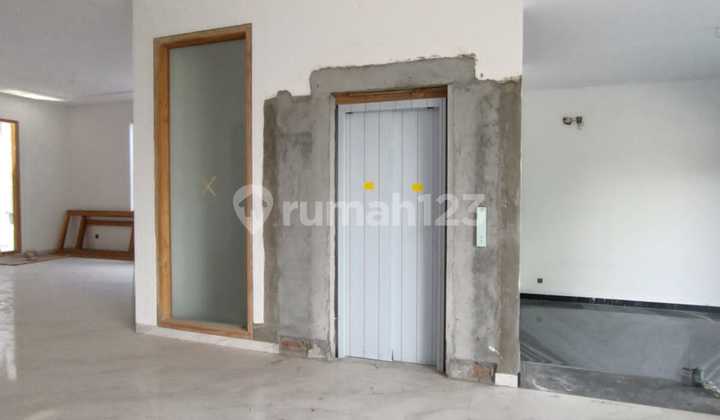GRAHA FAMILI House Block VC NEW, Minimalist, Full Basement, Schindler Elevator 2