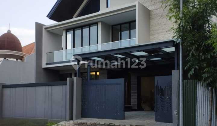 Dijual Rumah Mewah di Komplek Perumahan Regency 21