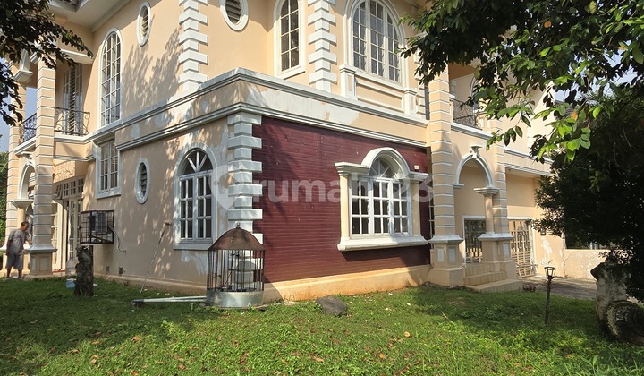 Rumah Besar Dalam Cluster di Legenda Wisata Cibubur