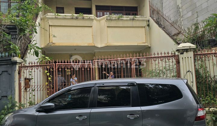 Rumah Tiga Lantai Stategis Tebet Jakarta Selatan Rumah Tiga Lantai Stategis Tebet Jakarta Selatan