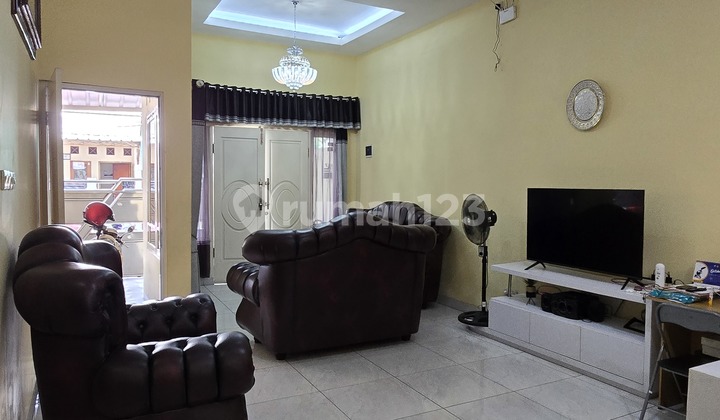 Nice Move-In Ready House in Matraman, East Jakarta Nice Move-In Ready House in Matraman, East Jakarta