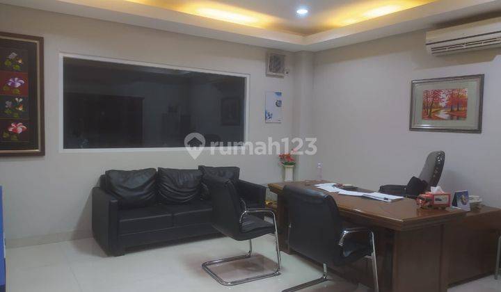 Gedung sholat room mobil di Jl citayem 7