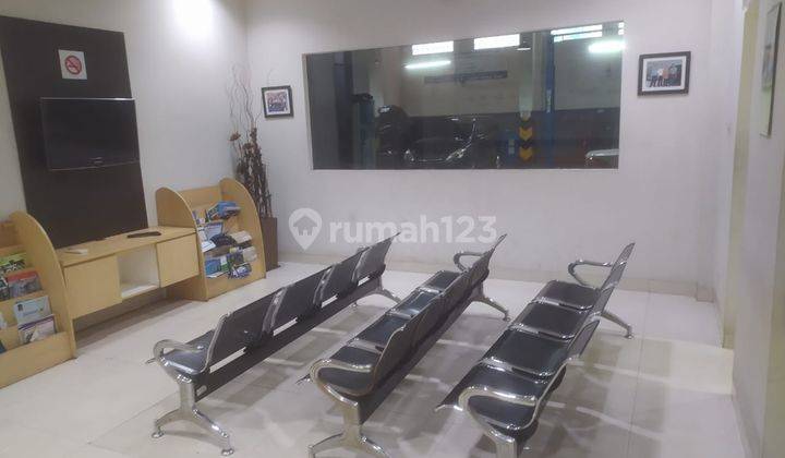 Gedung sholat room mobil di Jl citayem 13