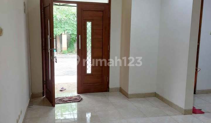 House for Rent in a Onegate System Housing Complex, Location Near Campus Furnished. 2