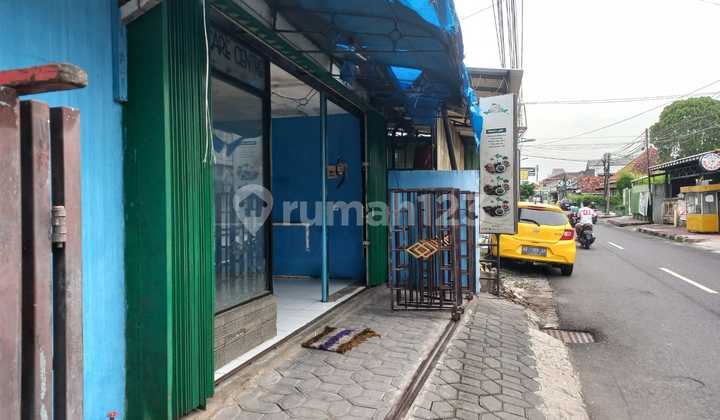 For Rent Shophouse Suitable for Homestay or Coffee Shop Near Tugu Jogja For Rent Shophouse Suitable for Homestay or Coffee Shop Near Tugu Jogja