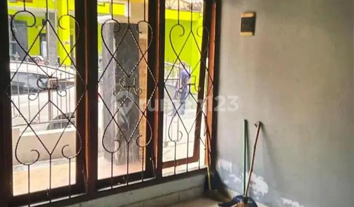 House in a Ready-to-Occupy Housing Estate Located in Condong Catur Near Olifant