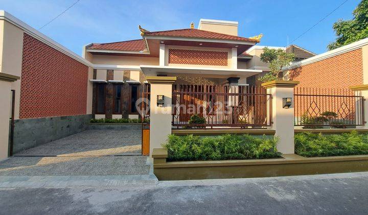 Rumah Mewah Model Klasik Gaya Bali Strategis di Baciro Dkt Timoho 1